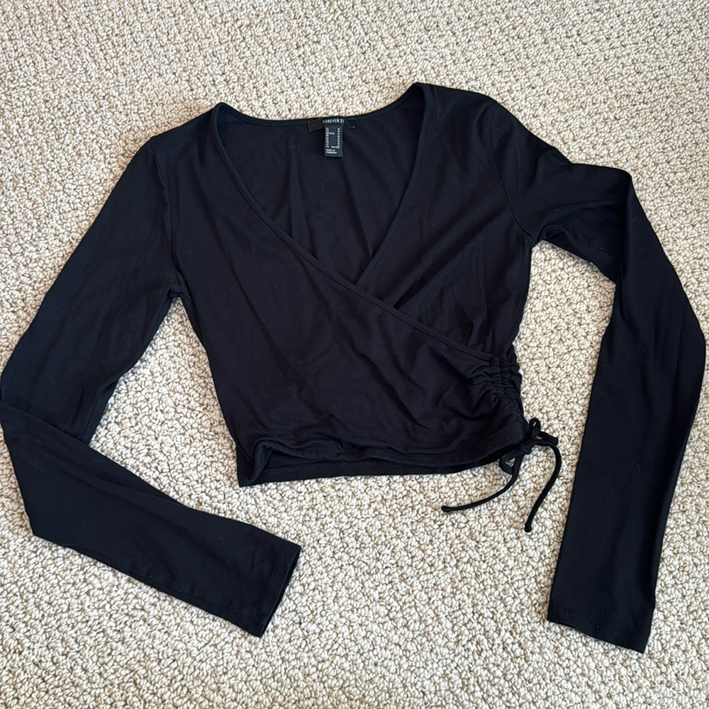 Long sleeve black crop top